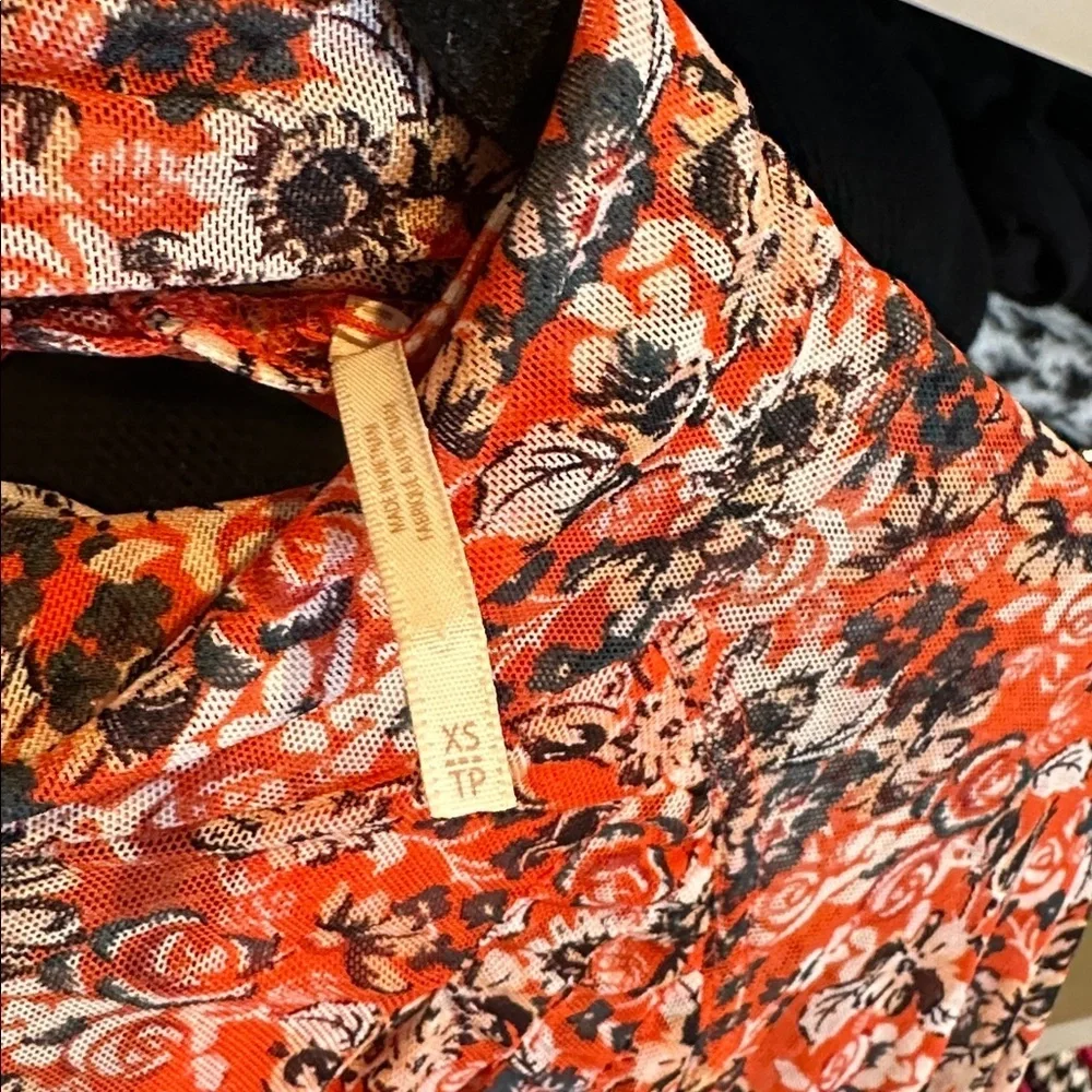 Free People orange/black floral long sleeve back button closure crop top size XS